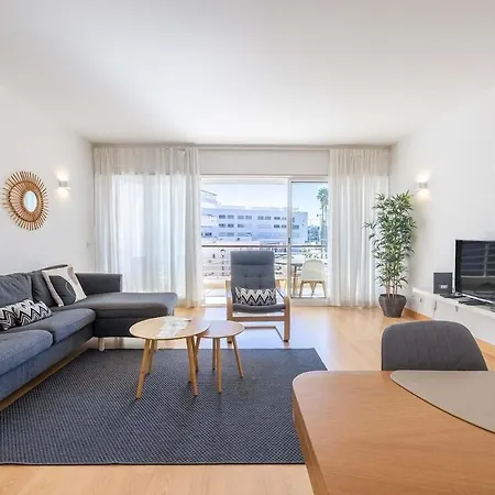 Elegant Marina View T2 Apartment- The Moorings *