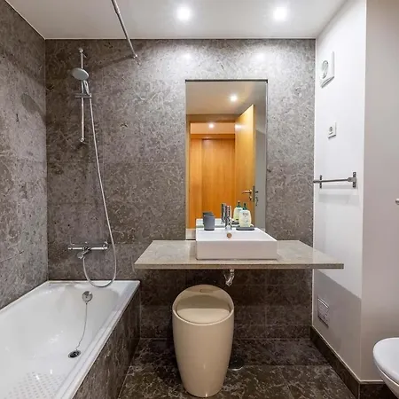 Elegant Marina View T2 Apartment- The Moorings Lagos