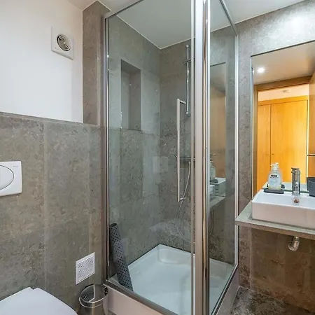 Elegant Marina View T2 Apartment- The Moorings Apartment Lagos
