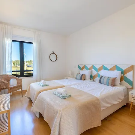 Elegant Marina View T2 Apartment- The Moorings Lagos