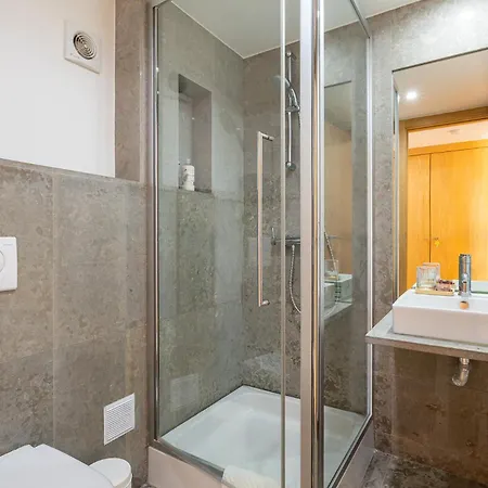 Elegant Marina View T2 Apartment- The Moorings Lagos