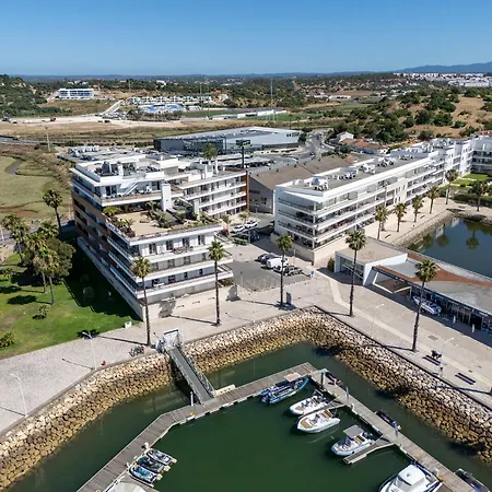 Elegant Marina View T2 Apartment- The Moorings *
