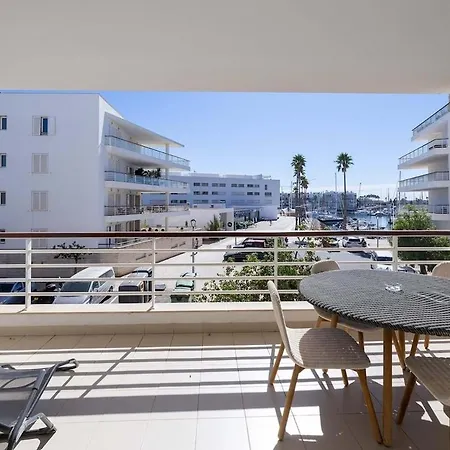 Elegant Marina View T2 Apartment- The Moorings ラゴス